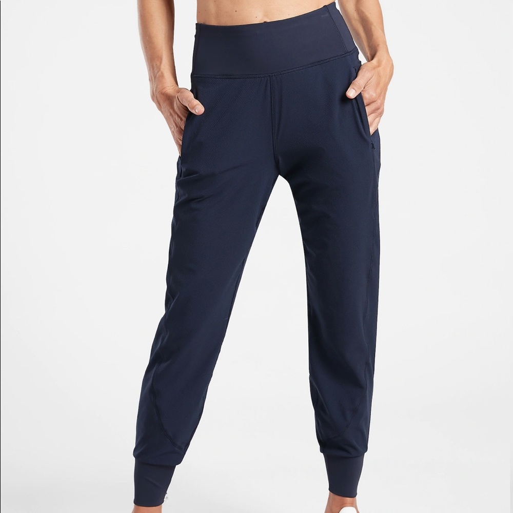 SOLD Women’s Athleta Distance Joggers
